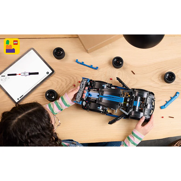 LEGO® Technic 42176 Porsche GT4 e-Performance Rennwa
